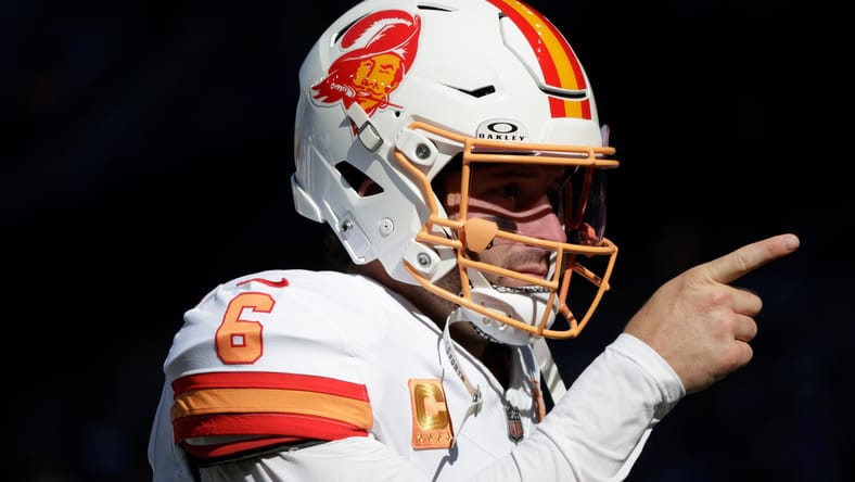 Baker Mayfield warms up in Buccaneers throwback helmet before facing the Seahawks.