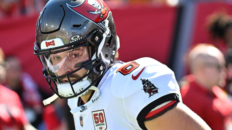 Baker Mayfield warms up before the Buccaneers’ home game against the 49ers.