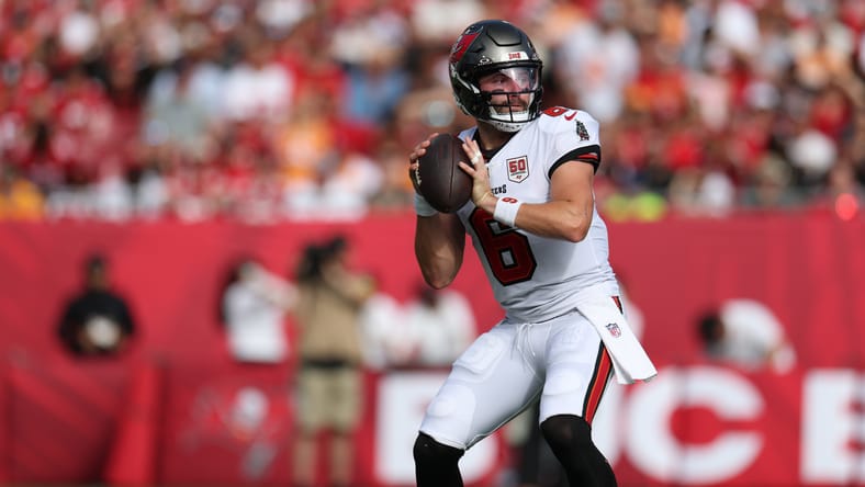 Baker Mayfield throws downfield during the Buccaneers-49ers game at Raymond James Stadium.
