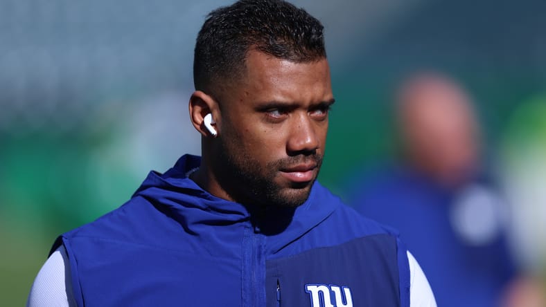 Russell Wilson warms up before the Giants face the Eagles at Lincoln Financial Field in Philadelphia. Wilson entered the VIkings rumor mill in 2025.