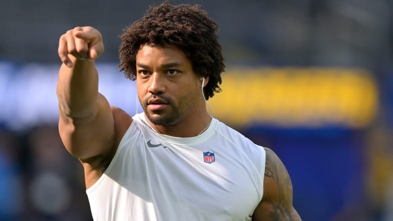 Eric Wilson warms up before the Vikings face the Chargers at SoFi Stadium.