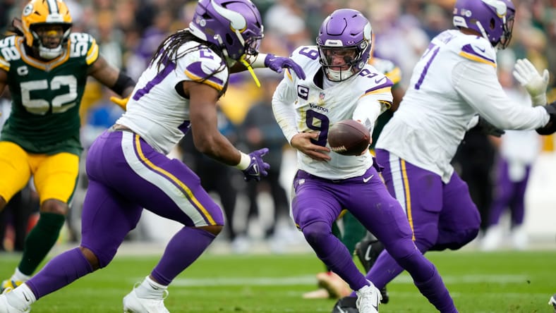NFL: Minnesota Vikings at Green Bay Packers