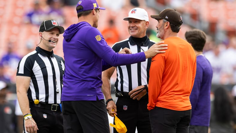 Vikings head coach Kevin O'Connell with Browns skipper Kevin Stefanski