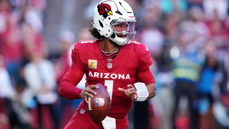 Kyler Murray throws a pass during first-half play against the Jets at State Farm Stadium.