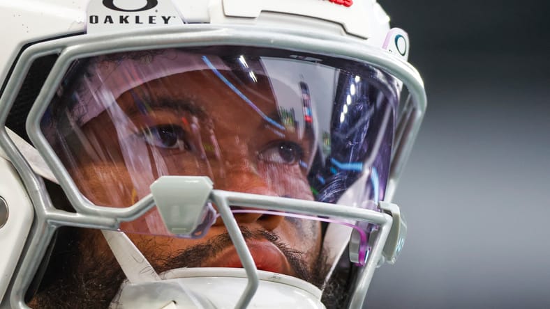 Kyler Murray stands on the sideline during the Cardinals’ Week 12 divisional game against the Seahawks. Murray could enter the Vikings rumor mill in 2026 in injuries strike.