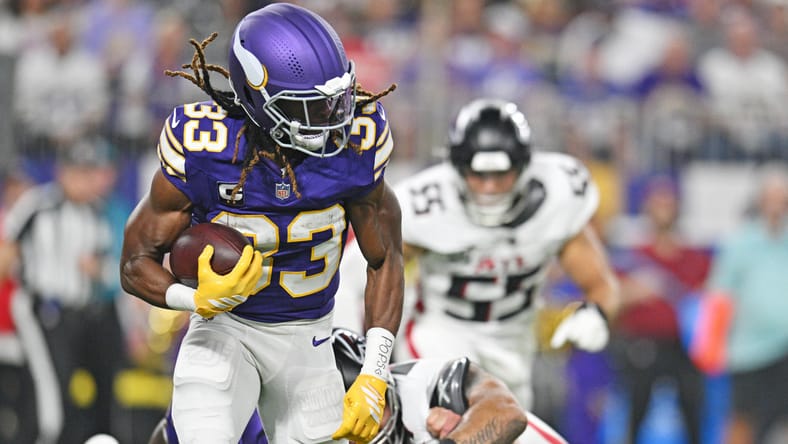 Aaron Jones Sr. runs the ball for the Vikings against the Falcons at U.S. Bank Stadium.