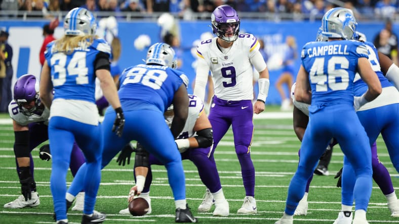 J.J. McCarthy lines up behind center before the snap during the Vikings’ road game against the Lions.
