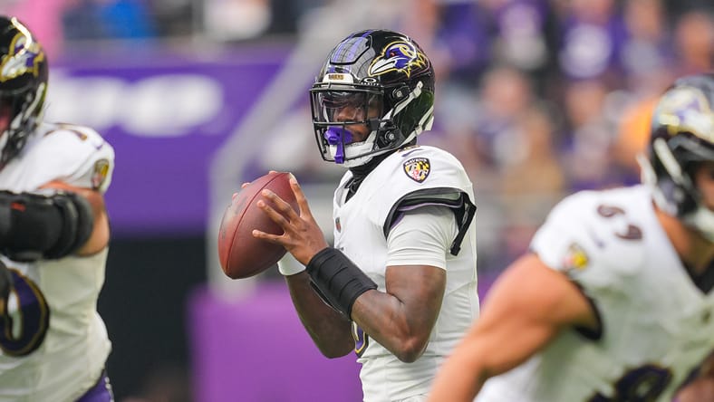 Lamar Jackson drops back to pass during the Ravens’ first-quarter drive against the Vikings.
