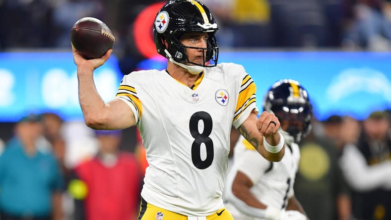 Aaron Rodgers delivers a pass against the Chargers at SoFi Stadium.