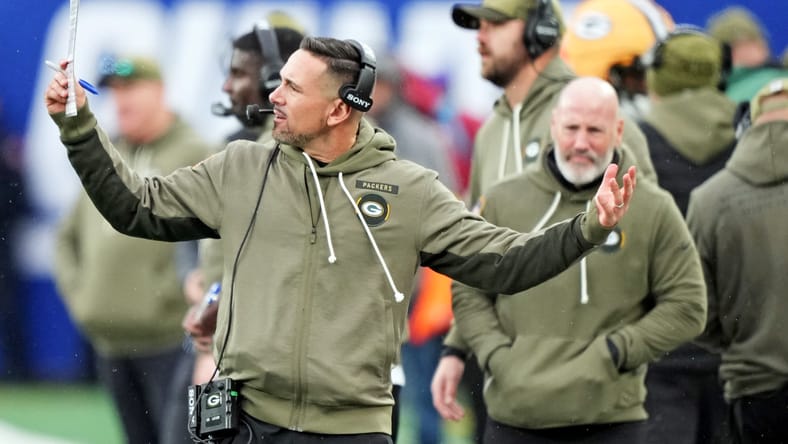 Matt LaFleur reacts on the sideline during the Packers–Giants matchup.