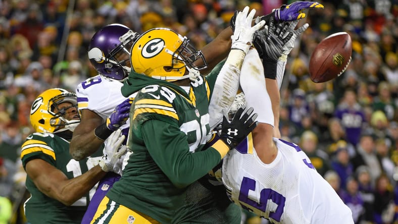 Anthony Barr with the Vikings against the Packers in 2016
