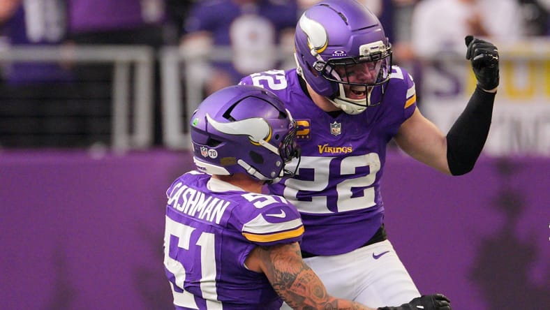 Vikings defenders Blake Cashman & Harrison Smith against the Commanders