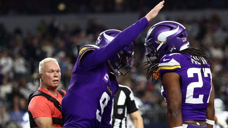 Vikings QB and HB J.J. McCarthy and Jordan Mason at the Cowboys in 2025