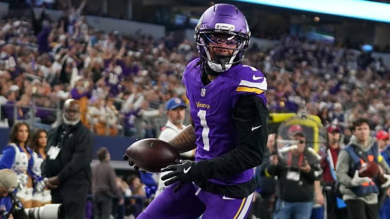 Jalen Nailor catches a second-half touchdown against the Cowboys at AT&T Stadium.