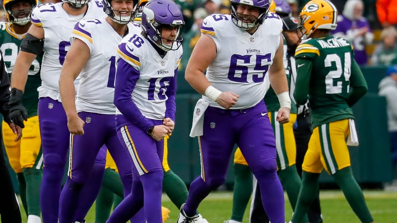 NFL: Minnesota Vikings at Green Bay Packers