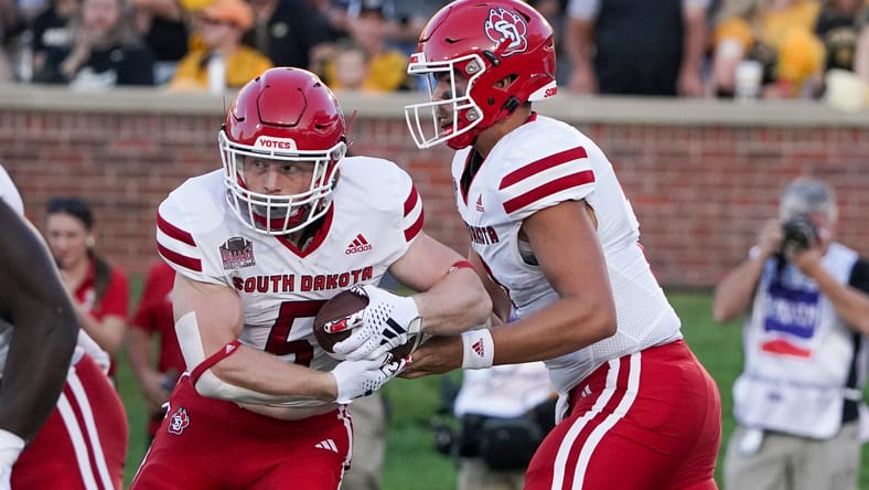 Aidan Bouman hands off to Travis Theis against Missouri.