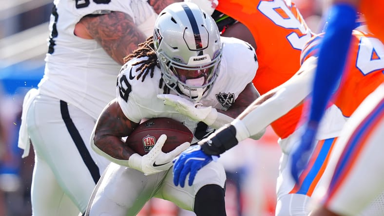 Sincere McCormick runs the ball against the Broncos at Empower Field. Vikings sign Sincere McCormick.