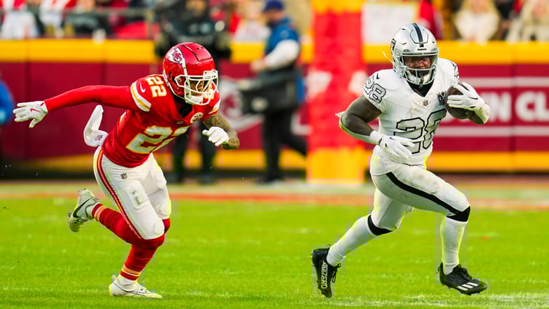Sincere McCormick runs the ball against the Chiefs at Arrowhead Stadium.