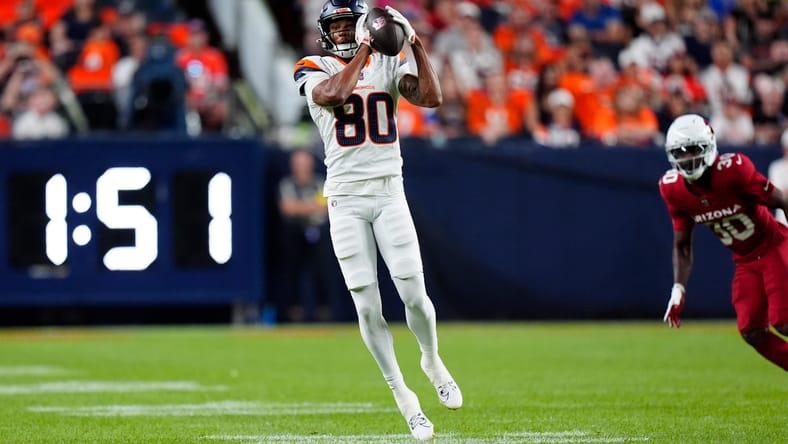 Joaquin Davis pulls in a pass against Arizona at Mile High.