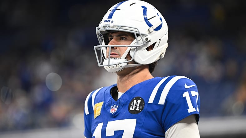 Daniel Jones watches pregame activity at Lucas Oil Stadium.