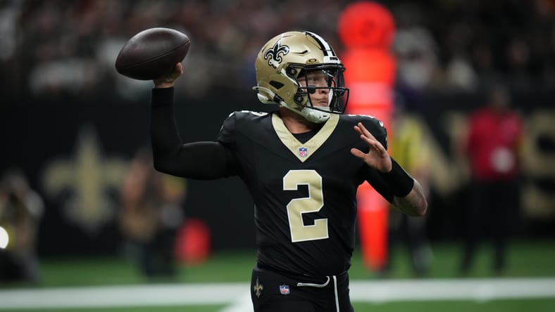 Spencer Rattler throws downfield against the Buccaneers at Caesars Superdome.