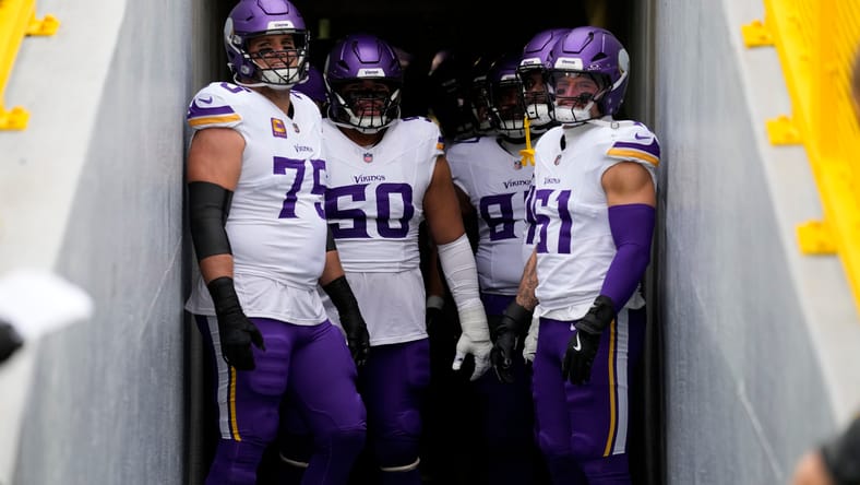 Brian O'Nei;ll and Vikings teammates at Green Bay in 2025