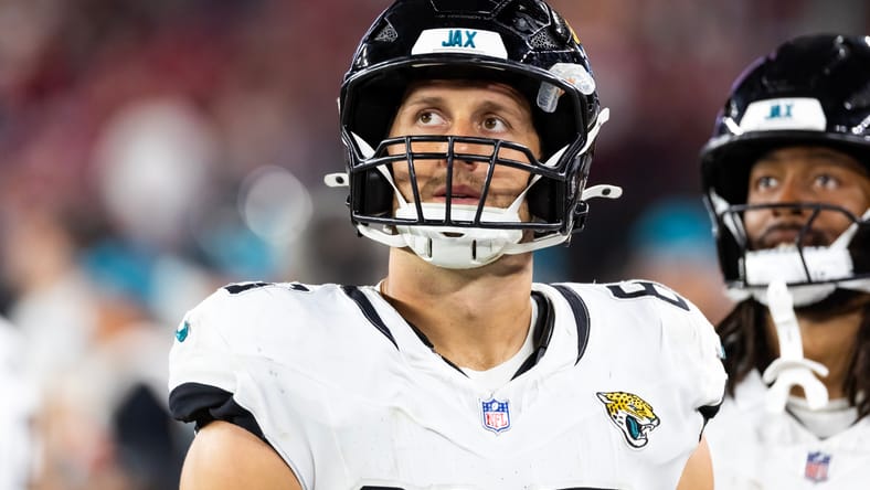Jaguars tight end Johnny Mundt prepares for a snap against the Cardinals at State Farm Stadium.