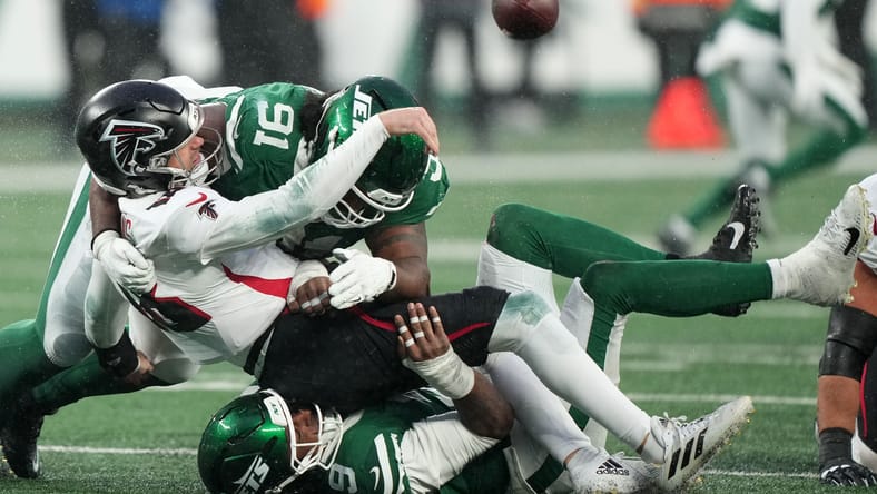 Jowon Briggs pressures Kirk Cousins during second-half action.