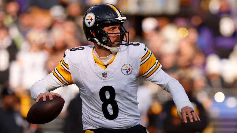 Aaron Rodgers throws a pass against Baltimore.