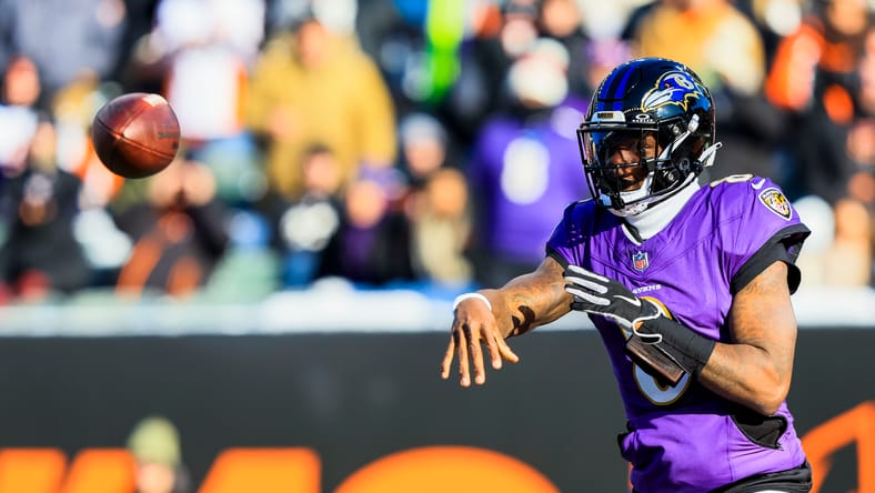 Lamar Jackson throws a pass against the Bengals at Paycor Stadium. Lamar Jackson Vikings rumors.