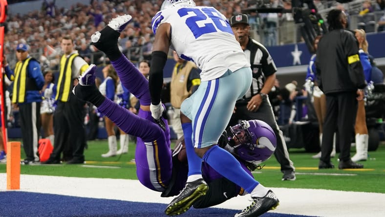 Jalen Nailor catches a touchdown against the Cowboys at AT&T Stadium.