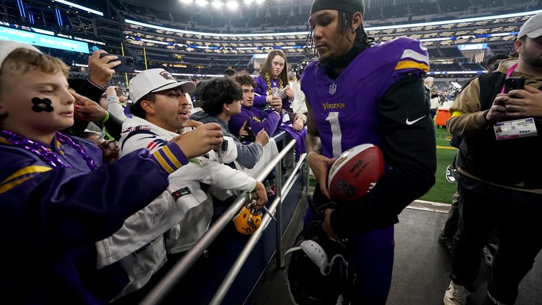 Jalen Nailor celebrates with fans after the Vikings’ win at AT&T Stadium. Jalen Nailor contract extension.