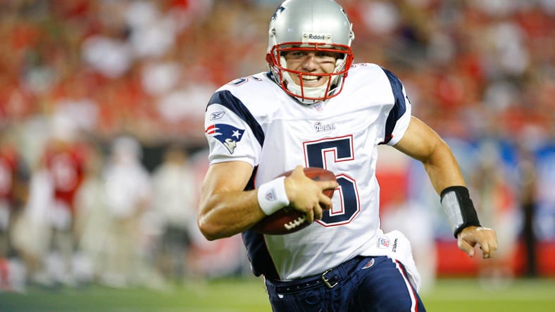 Kevin O’Connell drops back during preseason play with the Patriots in 2008.