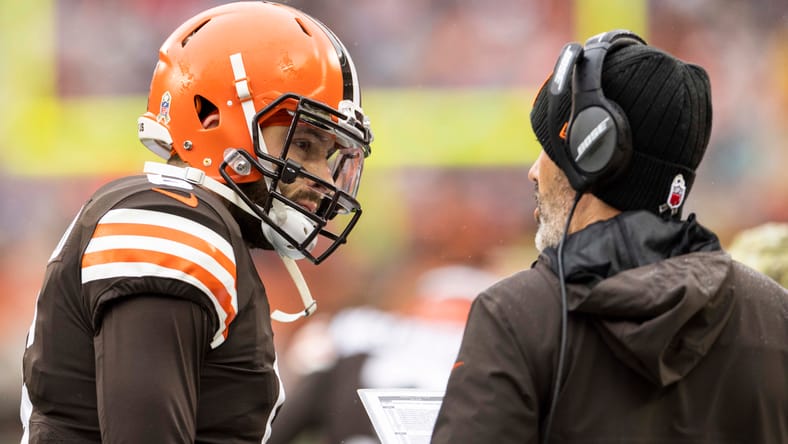Baker Mayfield talking with Kevin Stefanski on Browns sideline. Baker Mayfield Kevin Stefanski feud.