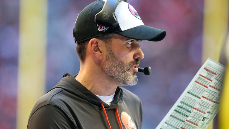 Kevin Stefanski on the sideline during Browns vs. Falcons game.