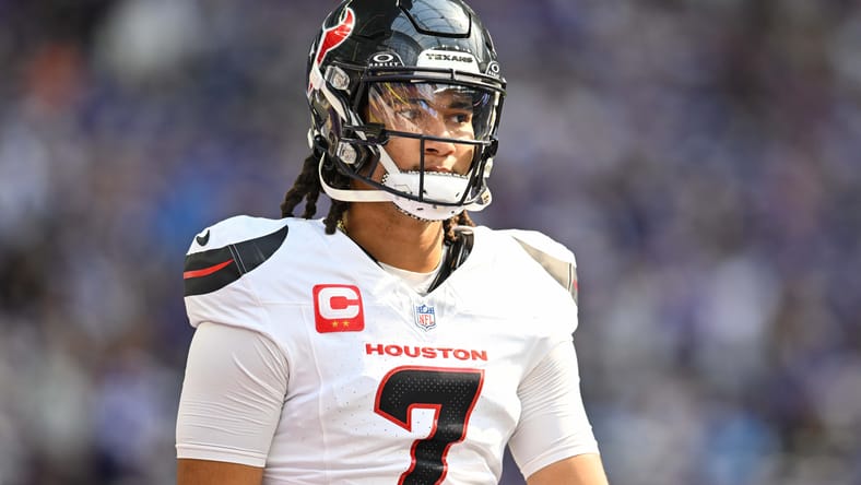 C.J. Stroud warms up on the field at U.S. Bank Stadium. Anthony Barr C.J. Stroud.