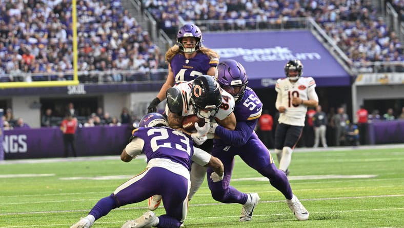 Vikings LB Eric Wilson makes a tackle against the Dallas Cowboys