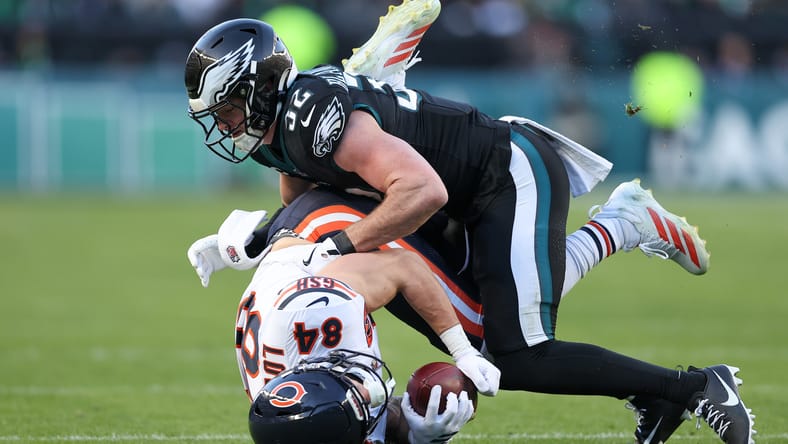 Reed Blankenship tackling Colston Loveland during Eagles vs. Bears game. Vikings Free Agent Safeties.