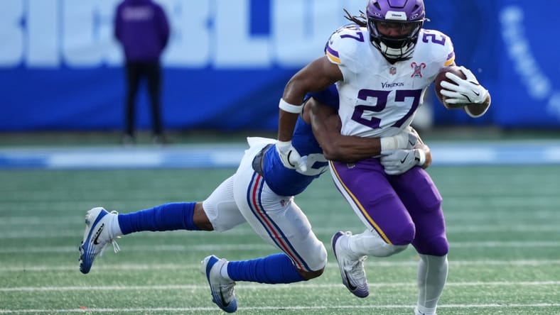 Jordan Mason rushes against the Giants at MetLife Stadium.