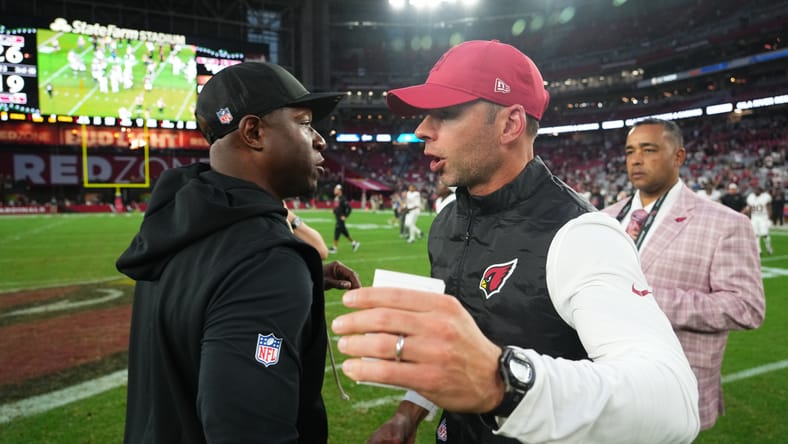 Raheem Morris and Jonathan Gannon shake hands after a Falcons–Cardinals game.