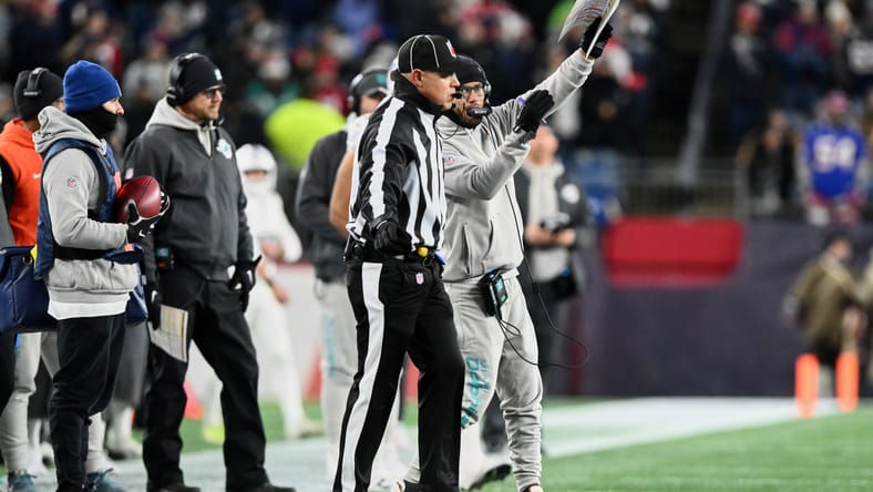 Dolphins head coach Mike McDaniel in 2025