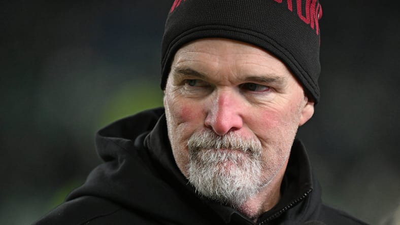 Dan Quinn on the sideline during a Commanders game in Philadelphia.