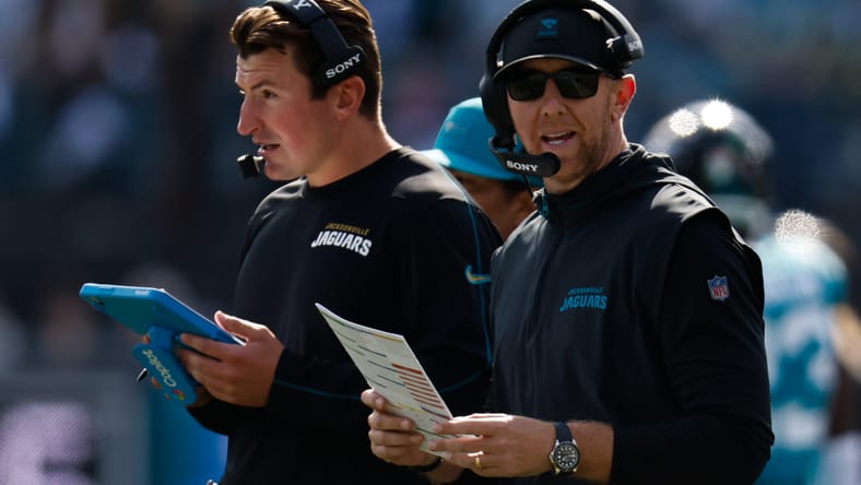 Grant Udinski and Liam Coen communicate on the Jaguars sideline during a playoff game. Grant Udinski Browns interview.