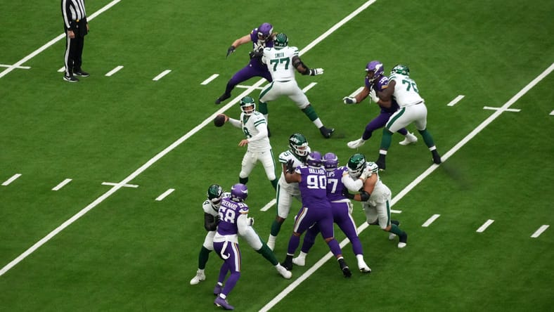 Jets QB Aaron Rodgers in 2024 aganst the Vikings