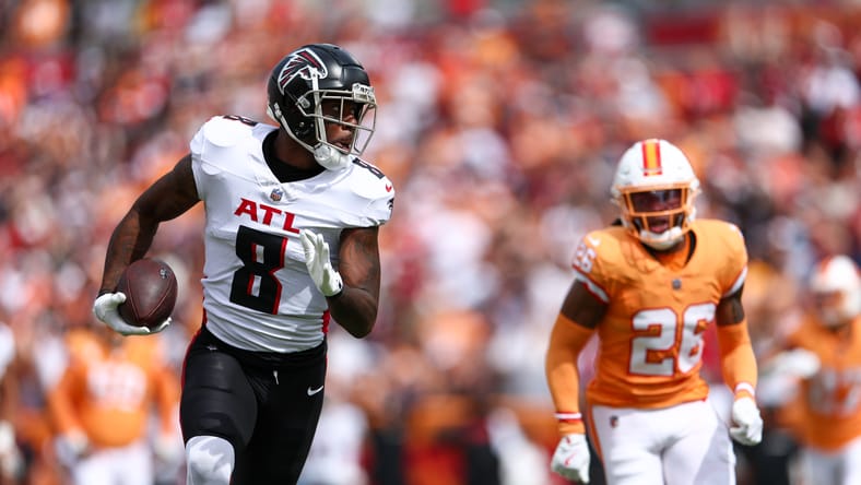 Kyle Pitts catches a touchdown pass against the Tampa Bay Buccaneers. Kyle Pitts franchise tag.