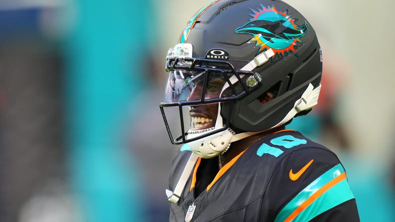 Tyreek Hill practicing on the field at Hard Rock Stadium before a Dolphins game. Minnesota Vikings Tyreek Hill