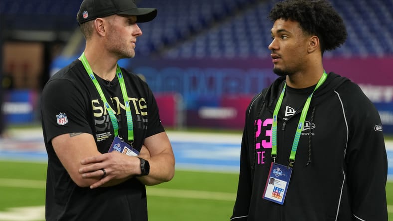 Saints scout Josh Hill talks with Oregon tight end Kenyon Sadiq at the NFL Scouting Combine in Indianapolis.