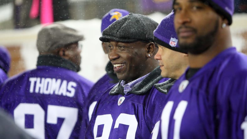 John Randle playing on the defensive line during a Vikings game at TCF Bank Stadium. Minnesota Vikings John Randle.