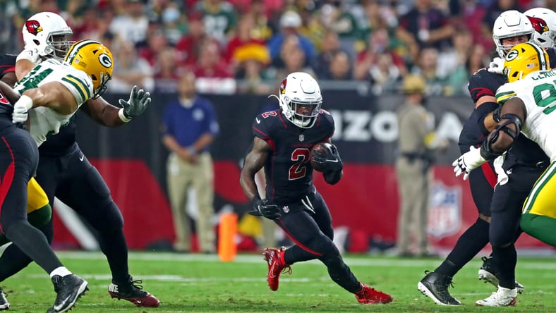 Chase Edmonds running the ball during a Cardinals game against the Packers. Chase Edmonds Kyler Murray.