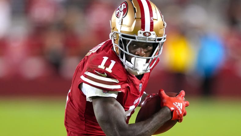 Brandon Aiyuk runs after a catch during a 49ers game against the Jets